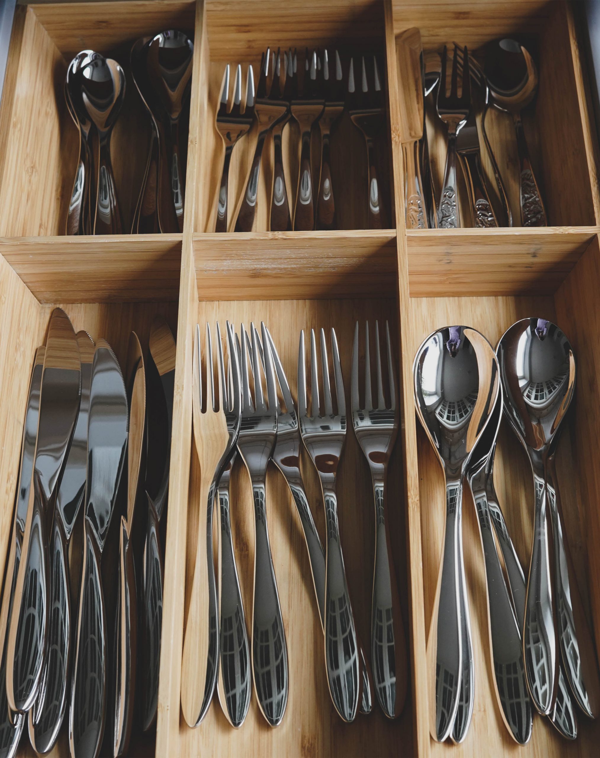 Organize cutlery drawer, cutlery parts