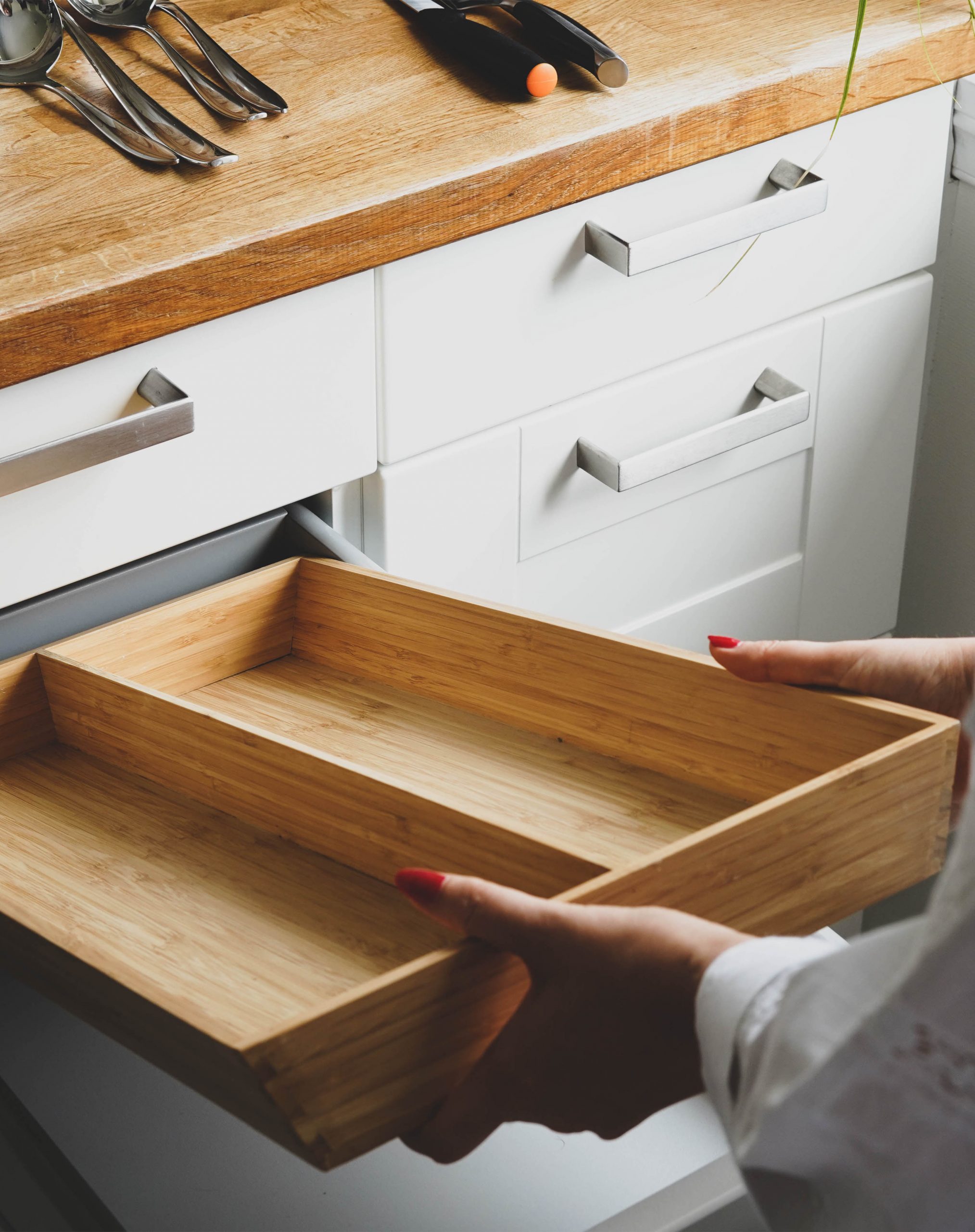 Organize cutlery drawer kitchen